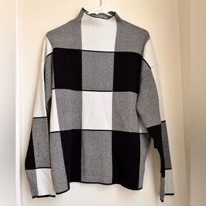Tahari Black and White Long Sleeve Sweater